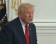 Captura de video tomado de una transmisión de la Casa Blanca del presidente de Estados Unidos, Donald Trump, durante una declaración este jueves, desde Palm Beach (FL, EE.UU.)