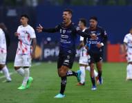 Michael Hoyos celebra un gol con IDV ante San Lorenzo por la Copa Libertadores