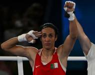 Imane Khelif celebrando su triunfo que le dio la medalla de oro.
