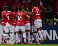 Jugadores de Internacional celebran un gol este jueves, en un partido de la fase de grupos de la Copa Libertadores contra Atlético Nacional