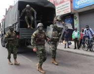 Militares realizan un operativo en Quito.