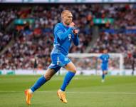 Jon Dagur Thorsteinsson celebra su gol con Islandia ante Inglaterra