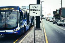 La Metrovía es el segundo sistema de transporte público más utilizado en Guayaquil, después de los buses urbanos.