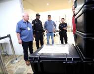 Imagen de los kits técnicos que serán enviados al exterior para la Consulta Popular 2024.