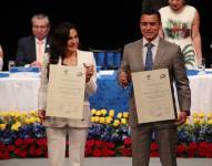 El binomio Daniel Noboa Azín y Verónica Abad Rojas durante la ceremonia en el Teatro Sucre.