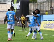 Jugadores del Manta FC celebrando el triunfo.