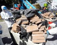 Imagen de bloques de cocaína a punto de ser destruidos.
