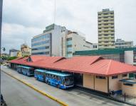 Imagen de la parada de Integración IESS, que conecta las troncales 1 y 3 de la Metrovía de Guayaquil.