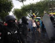 La manifestación convocada en Quito fue dispersa por las autoridades. Hubo cinco horas de confrontación con gases lacrimógenos.