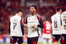 Gonzalo Plata anotó uno de los tres tantos del Flamengo.