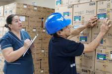En una de las bodegas de medicinas. Imagen referencial.