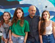 El escritor peruano tiene 3 hijas.