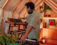 Al estilo de Bizarrap nace un espacio musical en Quito