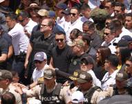 Imagen del presidente Daniel Noboa junto a los ministros John Reimberg y Gian Carlo Loffredo en la marcha realizada contra la Corte Constitucional el pasado 12 de agosto.