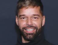 Enrique Martín Morales, conocido como Ricky Martin, es un cantante puertorriqueño mundialmente famoso por éxitos como Livin' la Vida Loca y María. Además de su carrera musical, es reconocido por su activismo y su labor filantrópica.