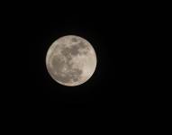 Cuando la Luna se encuentra en la fase de Luna llena en julio, se conoce como superluna de ciervo