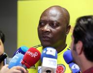 El exfutbolista colombiano conducía una camioneta, la cual se estrelló la madrugada del lunes contra un autobús de servicio público