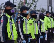 Agentes civiles de tránsito Quito.