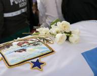 Féretro del alcalde, Agustín Intriago, en la capilla ardiente del coliseo en Manta.