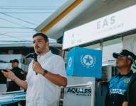Imagen de Aquiles Álvarez, alcalde de Guayaquil, inaugurando una Estación de Acción Segura en Lomas de Urdesa, norte de Guayaquil.