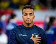 Jugador ecuatoriano Byron Castillo, cantando el himno de Ecuador