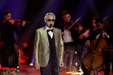 Andrea Bocelli durante uno de sus conciertos.