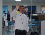 El cardenal Luis Cabrera, monseñor de la Arquidiócesis de Guayaquil, se despidió desde el aeropuerto José Joaquin de Olmedo, para viajar al funeral del papa Francisco y al cónclave para elegir nuevo papa.