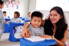 Una docente en una clase.