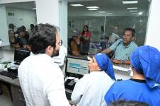 Lama encabezó este viernes la entrega de equipos médicos para las áreas de Oftalmología, Gastroenterología, Urología y Reumatología del Hospital General de Manta.