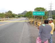 El puente sobre el río Churupe será demolido tras el ataque con explosivos, así lo anunció la Prefectura del Guayas.