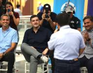 El concejal Raúl Chávez, quien es director de RETO, junto al alcalde de Guayaquil, Aquiles Álvarez.