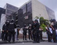 Los 17 militares de la FAE enfrentan audiencia preparatoria de juicio por la desaparición forzada de cuatro menores de edad en el caso Las Malvinas.