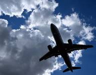 La Agencia Internacional de Energía (AIE) ha señalado que, para cumplir con los objetivos climáticos de 2050, al menos un 65 % de los combustibles de aviación deberán provenir de fuentes sostenibles.