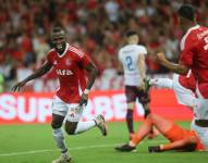 Enner Valencia celebrando su gol con el Inter.