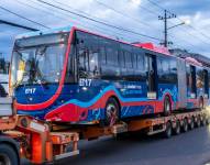 Uno de los trolebuses que arribaron a la capital.
