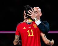 Momento del beso de Luis Rubiales a la jugadora Jenni Hermoso