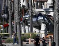 Helicóptero accidentado en la playa de Huntington Beach, al sur de California, EE. UU.
