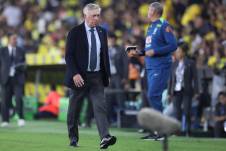 El entrenador de Brasil, Carlo Ancelotti, asiste este jueves, a un partido de las eliminatorias sudamericanas para el Mundial de 2026 entre las selecciones de Ecuador y Brasil en el estadio Monumental Isidro Romero Carbo en Guayaquil (Ecuador).
