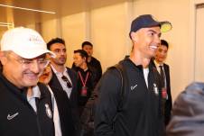 Cristiano Ronaldo, a su llegada al aeropuerto de Shenzhen (China), donde iba a jugar con el Al-Nassr.