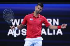 El serbio Novak Djokovic lamenta un punto perdido frente al australiano Alex de Minaur