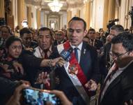 LIMA (PERÚ), 10/10/2025.- El presidente interino de Perú, José Jerí Oré se dirige a los medios tras jurar su cargo ante el Pleno del Congreso este jueves en Lima, (Perú).