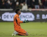 Alexander Domínguez de Liga de Quito celebra la victoria contra Palmeiras por la semifinal de ida de la Copa Libertadores