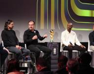 Desde la izquierda, los exfutbolistas Marcelo Balboa, Dunga, Luis Hernández, y Atiba Hutchinson, asisten a un panel organizado por la FIFA este miércoles, en el Kennedy Center en Washington (Estados Unidos).