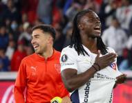 Ricardo Adé (c) de LDU Quito celebra este jueves, en un partido de los octavos de final de la Copa Libertadores entre LDU Quito y Botafogo en el estadio Casa Blanca, en Quito.