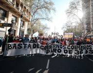 Trabajadores del Hospital Garrahan se manifiestan este viernes, en rechazo al veto del presidente de Argentina, Javier Milei, a una ley que declara la emergencia en salud pediátrica, en Buenos Aires (Argentina).