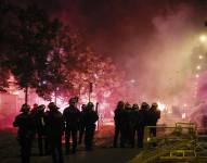 Imágenes que muestran los enfrentamientos contra la policía por parte de manifestantes en París.