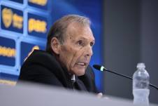 El nuevo entrenador de Boca Juniors, Miguel Ángel Russo, habla durante una rueda de prensa.