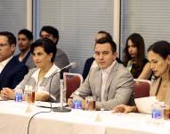 Imagen del 25 de agosto de 2025. El presidente Daniel Noboa junto a las ministras de Relaciones Exteriores, Gabriela Sommerfeld, y de Ambiente y Energía, Inés Manzano.