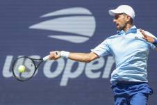 Novak Djokovic avanzó a la tercera ronda del Abierto de Estados Unidos.