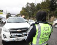 Imagen referencial a controles de tránsito en Quito.